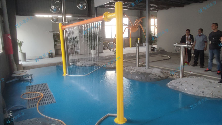 趣味水簾門戲水小品